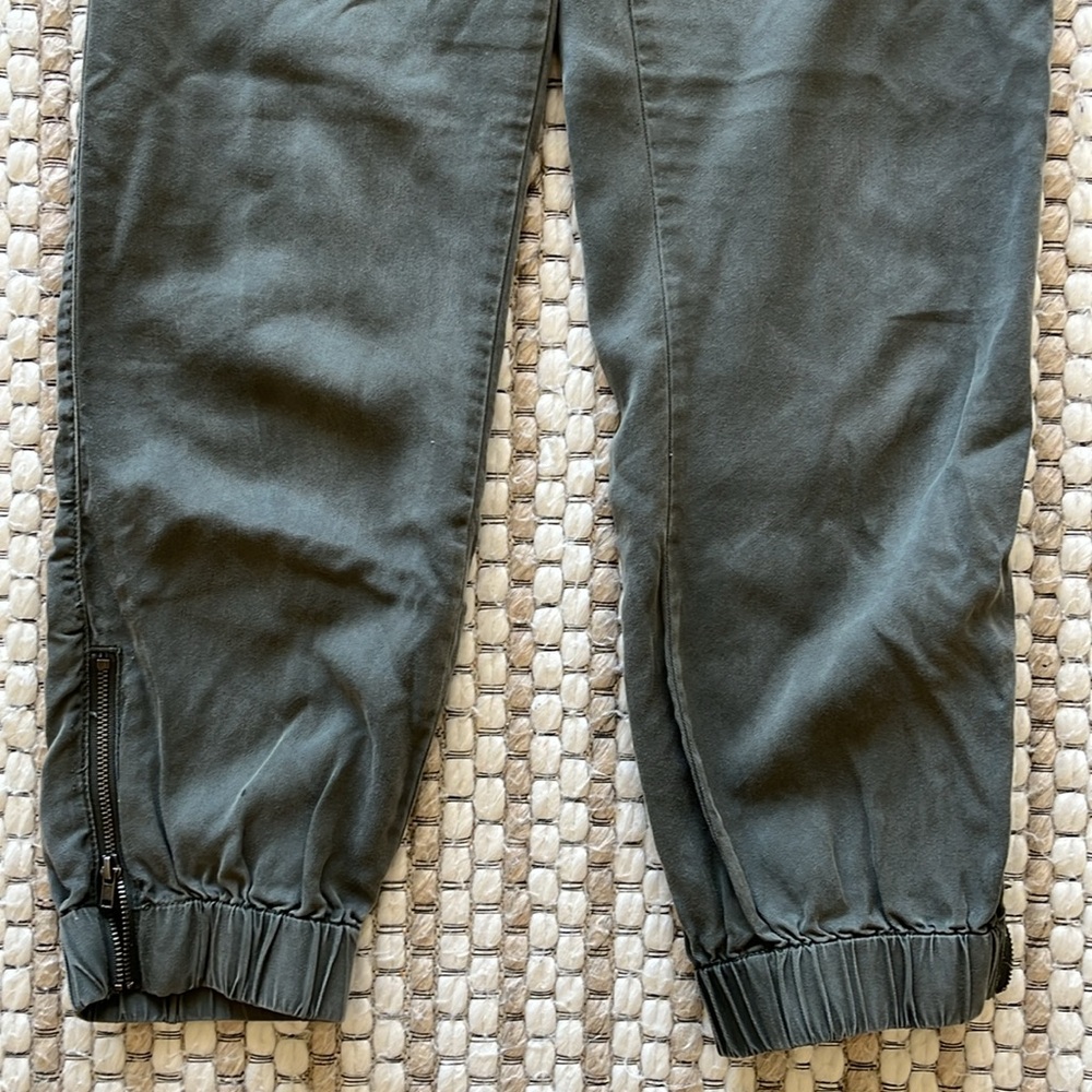 Olive Green cuffed pants - Picture 4 of 10